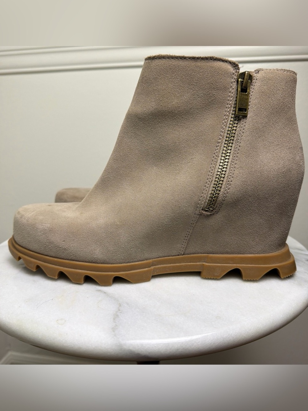 SOREL Light Brown Suede Wedge Booties – Women’s Size 11